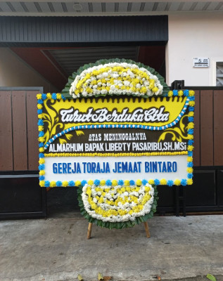Papan Bunga Duka di Parak Batuang